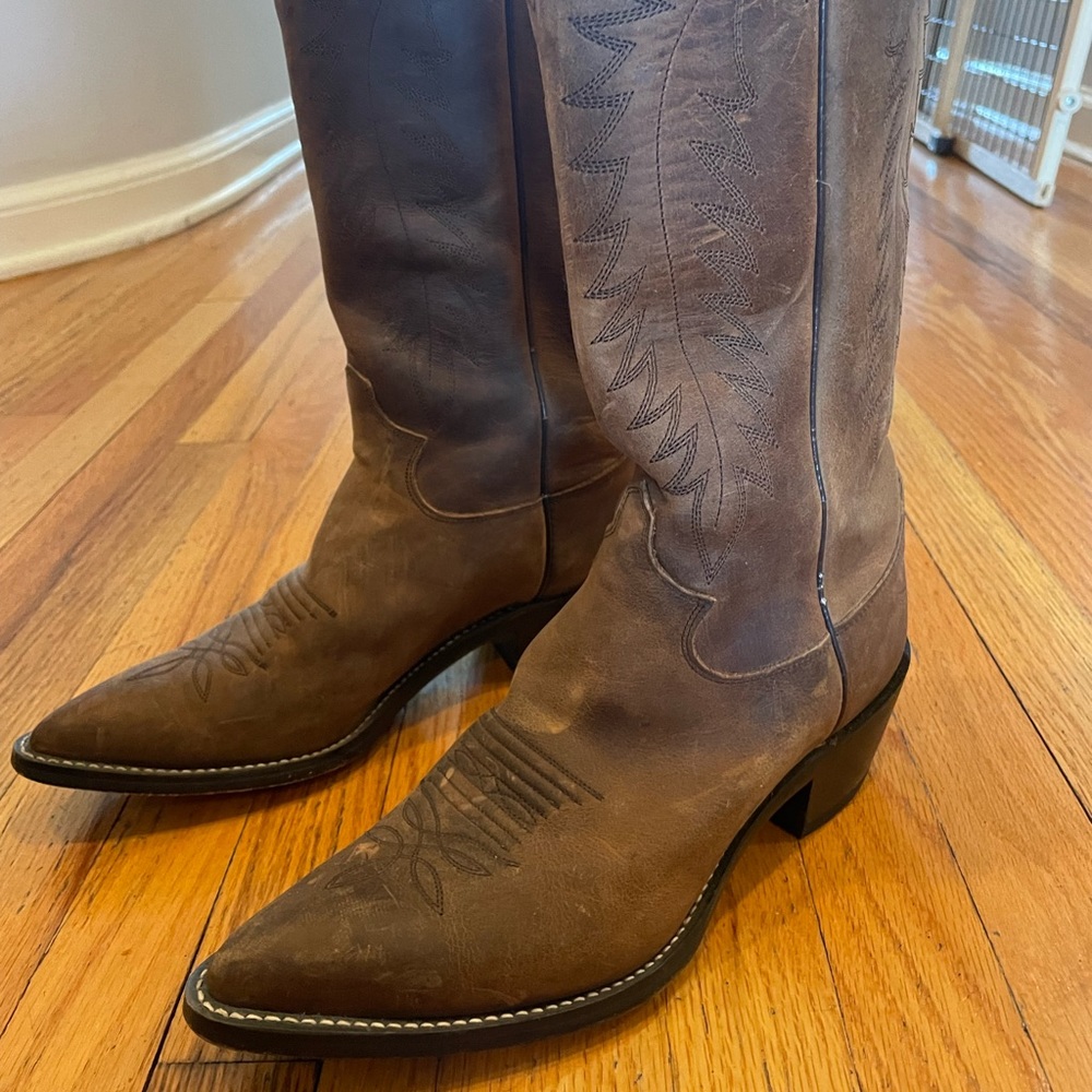 Justin Cowboy boots!